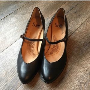 Sofft black leather women’s Mary Jane shoe 7.5